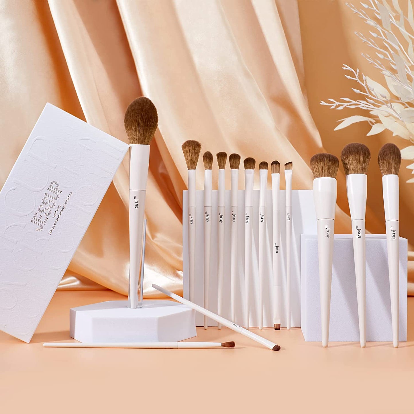 Makeup Brushes 14Pcs Makeup Brush Set Premium Synthetic Powder Foundation Contour Blush Concealer Eye Shadow Blending Liner Make up Brush Kit Light Grey T329